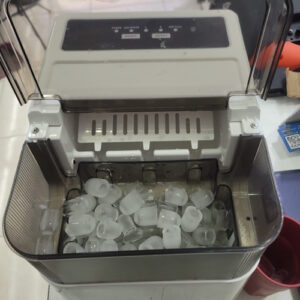 Alternative view of Maquina de hielo automatica